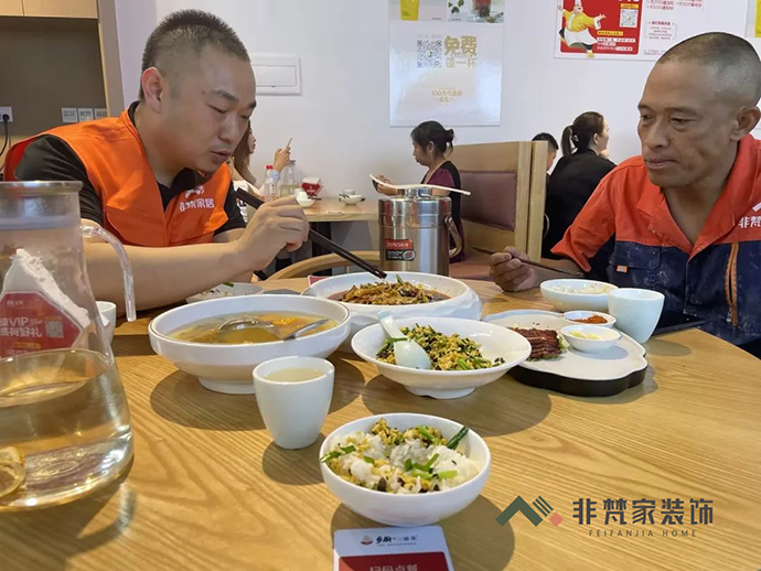 成都裝修公司非梵家裝飾“夏日送清涼，致敬高溫下的堅守者10